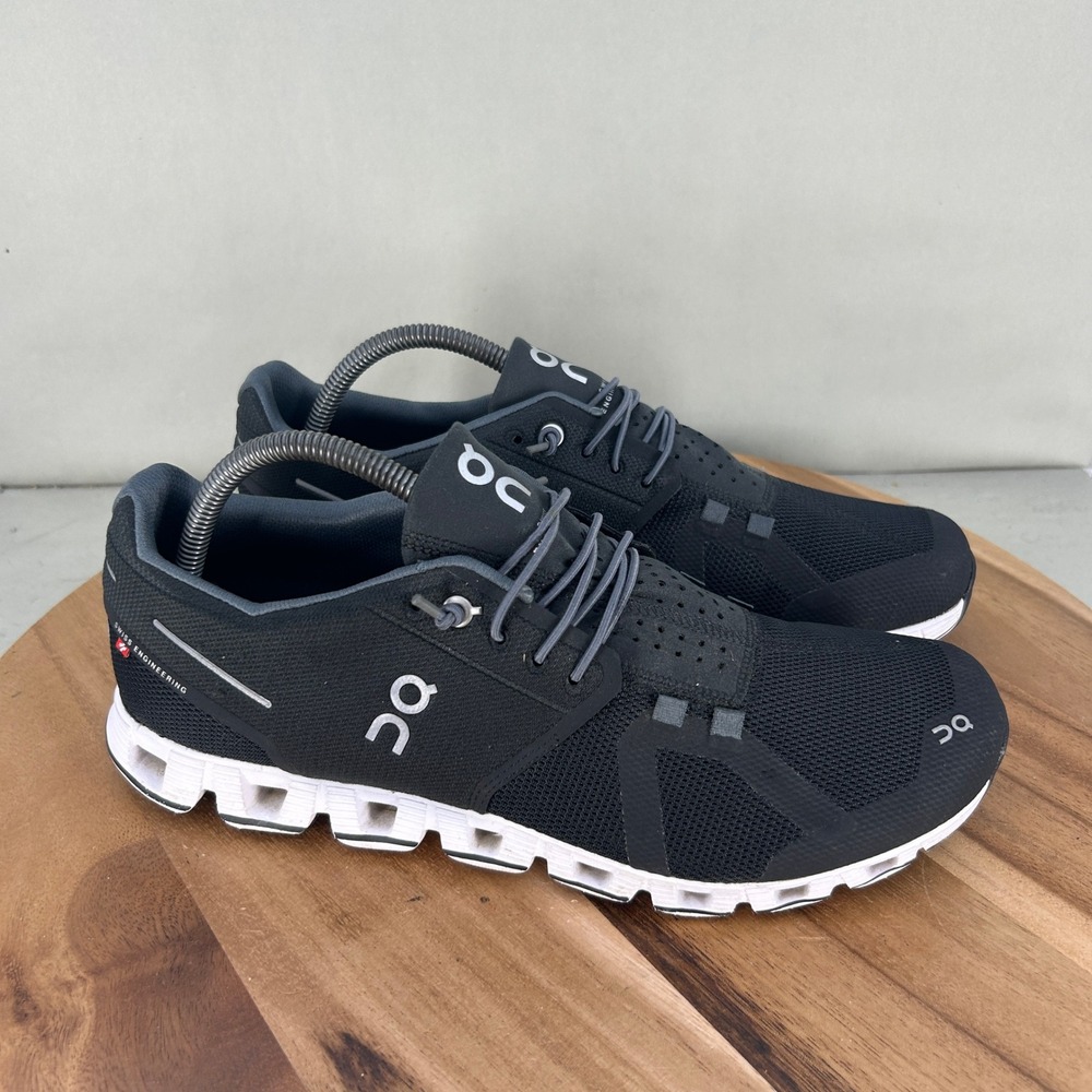 On Cloud 5 Running Shoes Women 11 Black White Swiss Engineering Low Top Sneakers
